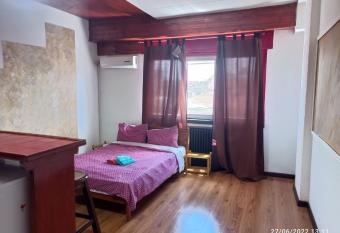 Sweet central apartment allows 18 year olds to book a room