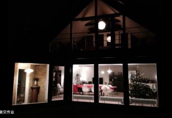 Quiet villa apartment close to everything allows 18 year olds to book a room