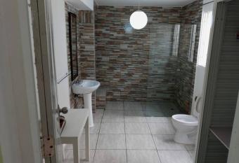 Lovely Studio 1 Block From Kings Rumba Bar allows 18 year olds to book a room