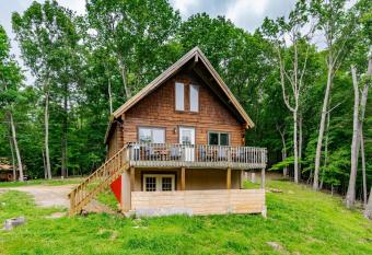 Modern Cabin w Hot Tub, Pond, Deck, Fire Pit, WiFi has Balcony rooms