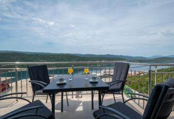 Apartments Glorija has Balcony rooms