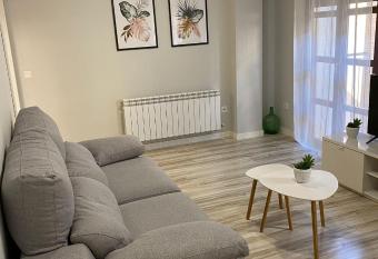 Casa Alberto 1 izda allows 18 year olds to book a room