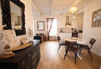 Appartement cosy en c  ur de bourg has Balcony rooms