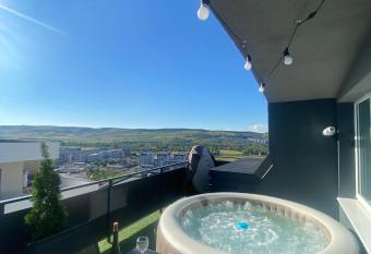 Romantic Jacuzzi Vivo Apartment allows 18 year olds to book a room