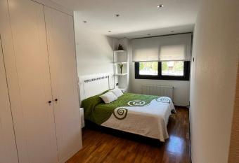 Gij  n del alma has rooms with a private hot tub