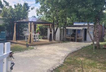 La cabane Ol  ronnaise has Balcony rooms