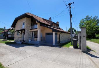 Apartman Progresso has Smoking/Balcony rooms