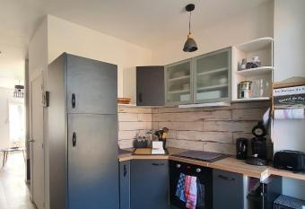 Duplex 4 pers a mers les bains au dessus d un ancien commerce mersois has Balcony rooms