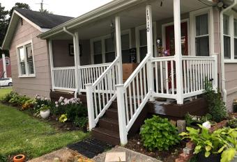 Catchnrelax has Balcony rooms