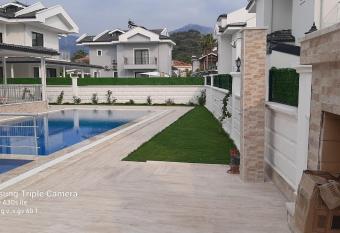 Villa Tuba has Balcony rooms