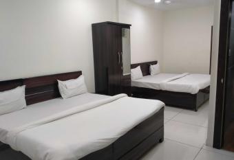 OYO 90852 Hotel Tamanna allows 18 year olds to book a room