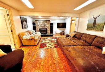 Newly Remodeled spacious units, minutes from mountains, inlet, downtown and airport has Balcony rooms