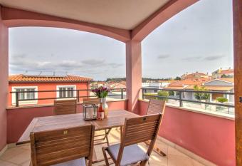 Apartment Matana Volme has Balcony rooms