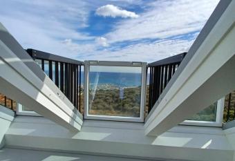 Bluesunset cosy Penthouse allows 18 year olds to book a room