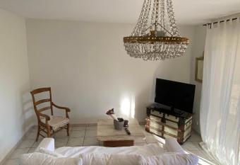 Grand appartement en r  sidence calme avec piscine has Balcony rooms