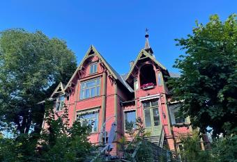 Villa Internationals has Balcony rooms