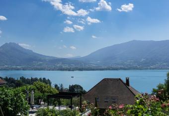T3 avec vue imprenable sur le lac d Annecy has Balcony rooms