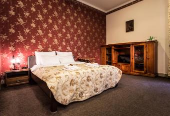 Abella Suites & Apartments by Artery Hotels allows 18 year olds to book a room