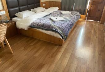 Zippino aw has Balcony rooms