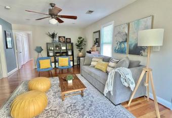 Brand New, Cozy, Modern, One-bedroom Apartment allows 18 year olds to book a room