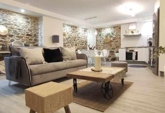 Precioso Apartamento 1 Hab con Ba  era Hidromasaje has rooms with a private hot tub