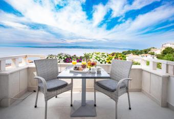 Apartments Klement Brela has Balcony rooms