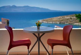 Villa Roel has Balcony rooms