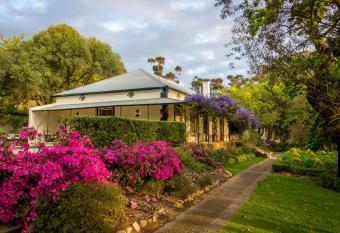 Bartholomeus Klip Farmhouse allows 18 year olds to book a room