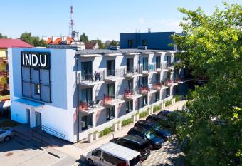 Apartament Familijny przy ul. Spokojnej allows 18 year olds to book a room