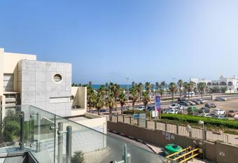 Ashdod on the sea-                        allows 18 year olds to book a room