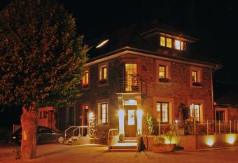 SLEEP INN Bed&Breakfast allows 18 year olds to book a room