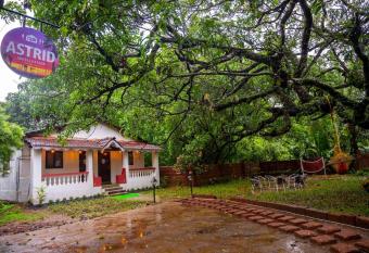 Goan Swiss Cottage With GardenSpace - Astrid Nest1 has Balcony rooms