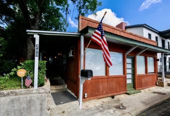 Creek side Treehouse has Balcony rooms