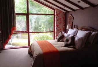 Havenwood allows 18 year olds to book a room