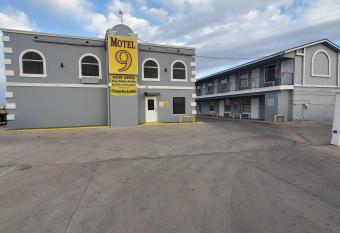 Motel 9 allows 18 year olds to book a room