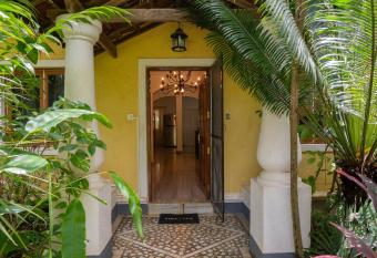 GroovyHippoStays-The BUMBLEBEE-Candolim Goa. has Smoking rooms