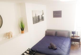 NewYork-Luxe-Coeur de Niort-Calme-Wifi-Netflix allows 18 year olds to book a room