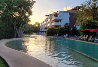 Corasol Nick Price By PARR CONDOS has rooms with a private hot tub