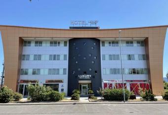 HotelLuxuryPrato has Balcony rooms