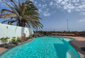 La Maravilla has Balcony rooms