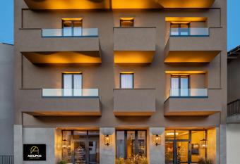 ASKLIPIOS LUXURY ROOMS has Balcony rooms