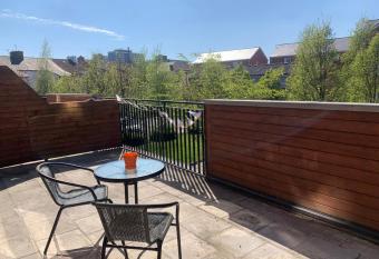 Large Apartment with Balcony Free Parking & Fast WiFi has Balcony rooms