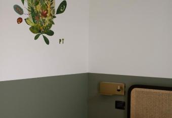 Casa Floris allows 18 year olds to book a room