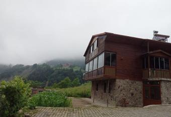 ZEYREK HOME APART has Balcony rooms