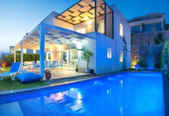 Bodrum Horizon Villas allows 18 year olds to book a room