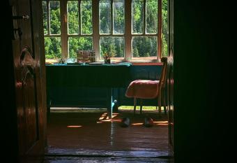 Guest House EMZAR allows 18 year olds to book a room