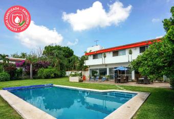 HostPal Casa Fujiyama has Balcony rooms