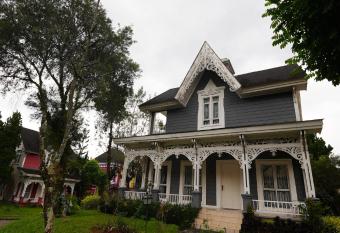 Villa kota bunga cipanas puncak blok EE 3 no 15 has Balcony rooms