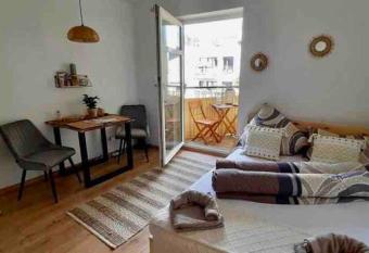 Das kleine Liesl in der Neustadt mit Parkplatz allows 18 year olds to book a room