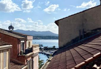 les Chambres Trop  ziennes has Balcony rooms